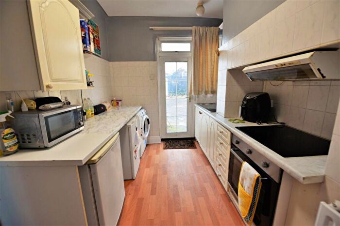 2 Bedroom Flat To Rent In Flat Sefton Court, LS6