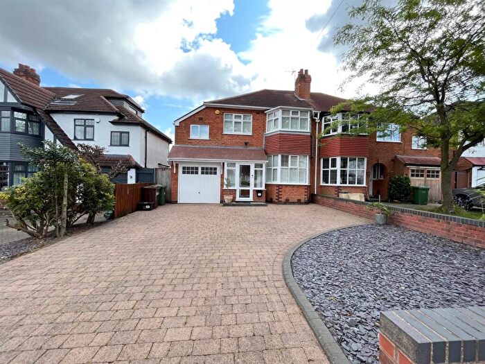 4 Bedroom Semi-Detached House To Rent In Bourton Road, Solihull, West Midlands, B92