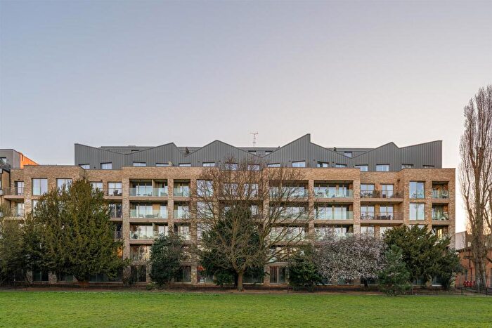 1 Bedroom Apartment For Sale In Espalier Gardens, Kilburn, NW6