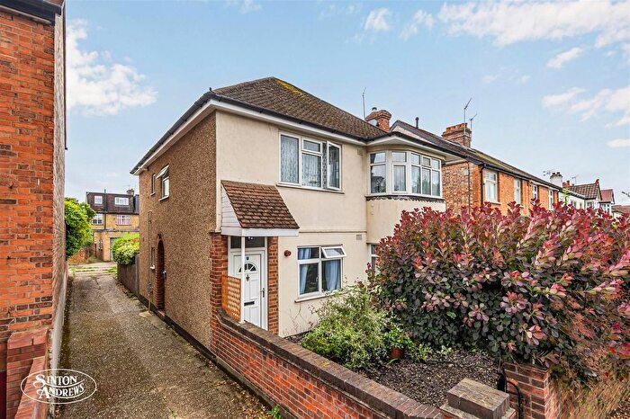 2 Bedroom Maisonette For Sale In Midhurst Road, London, W13