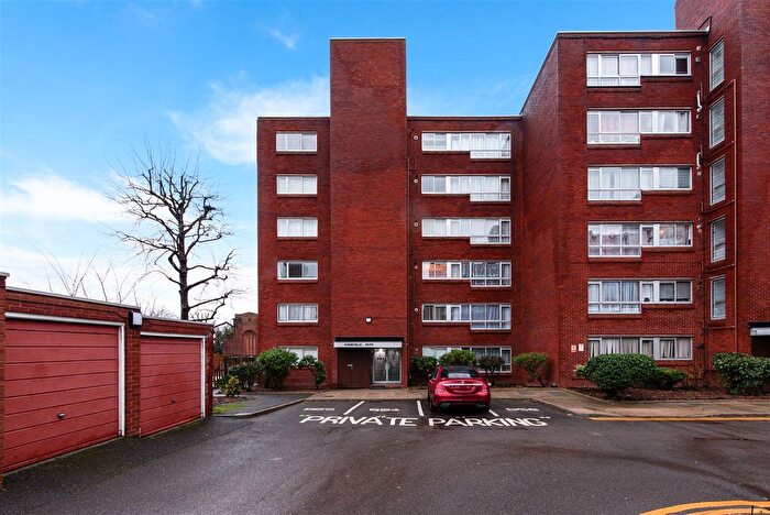 2 Bedroom Flat To Rent In Homefield Park, Sutton, SM1