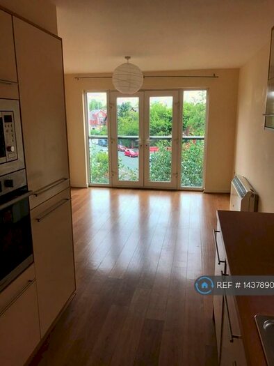 2 Bedroom Flat To Rent In High Lane, Manchester, M21