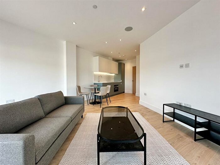 1 Bedroom Apartment To Rent In Pycroft Road, Chertsey, KT16