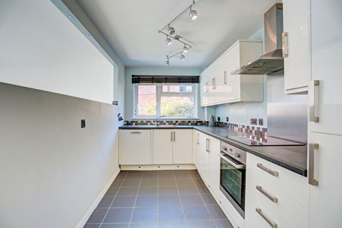 2 Bedroom Flat To Rent In Preston Park Avenue, Brighton, BN1