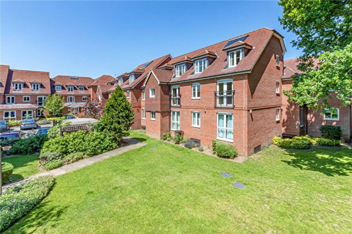 1 Bedroom Apartment For Sale In Oyster Lane, Byfleet, West Byfleet, Surrey, KT14