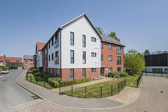 2 Bedroom Apartment For Sale In Derby Drive, Leybourne, West Malling, ME19