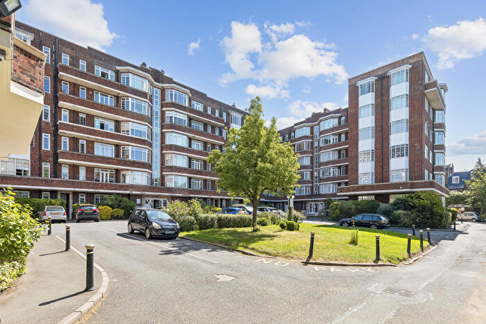 2 Bedroom Flat For Sale In Belsize Avenue, London, NW3