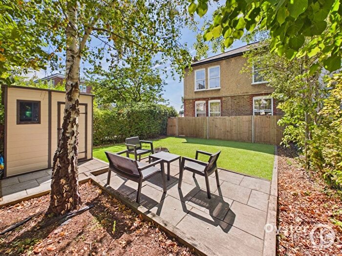 2 Bedroom Flat For Sale In Friern Park, London, N12