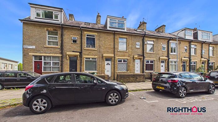 4 Bedroom Terraced House For Sale In Woodroyd Road, Bradford, BD5