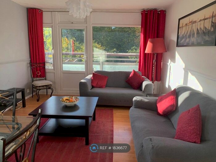 3 Bedroom Flat To Rent In Stockholm House, London, E1