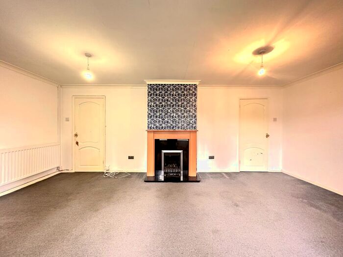 3 Bedroom Semi-Detached House To Rent In Arlescote Road, Solihull, B92