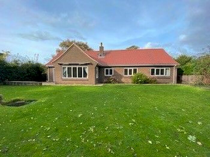 3 Bedroom Bungalow To Rent In Church Street, Barrowby, Grantham, NG32