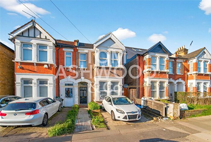 2 Bedroom Flat For Sale In Ingleby Road, Ilford, IG1