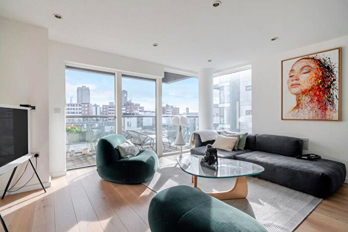 2 Bedroom Flat For Sale In Dance Square, London, EC1V - Photo 5