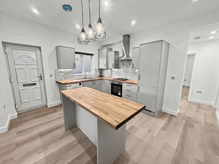 2 Bedroom Maisonette To Rent In Wellesley Road, Slough, SL1