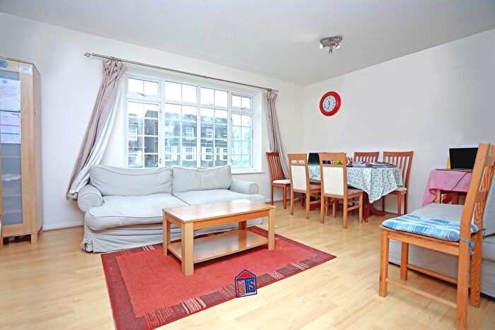 2 Bedroom Flat To Rent In Arborfield Close, Slough, SL1