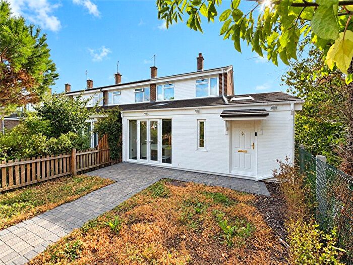 3 Bedroom End Of Terrace House For Sale In Fairview Drive, Romsey, Hampshire, SO51