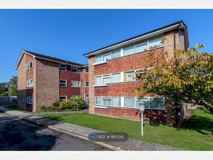 2 Bedroom Flat To Rent In Christchurch Park, Sutton, SM2