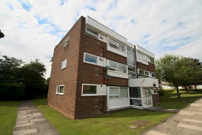 2 Bedroom Flat To Rent In The Moorlands, Moortown, Leeds LS17