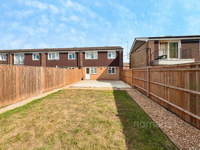 1 Bedroom Maisonette For Sale In Basing Drive, Aldershot, Hampshire, GU11