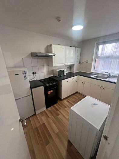 4 Bedroom Flat To Rent In High Road Leytonstone, E11