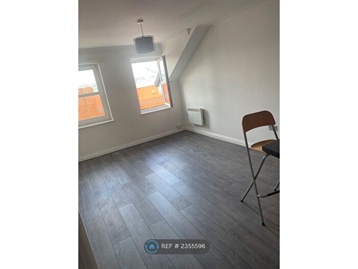 1 Bedroom Flat To Rent In Reynold Street, Hyde, SK14
