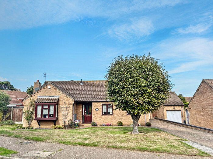 3 Bedroom Detached Bungalow For Sale In Sea View Rise, Hopton, NR31