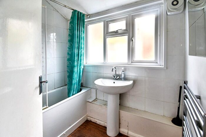 3 Bedroom Terraced House For Sale In Bower Street, Bedford, MK40