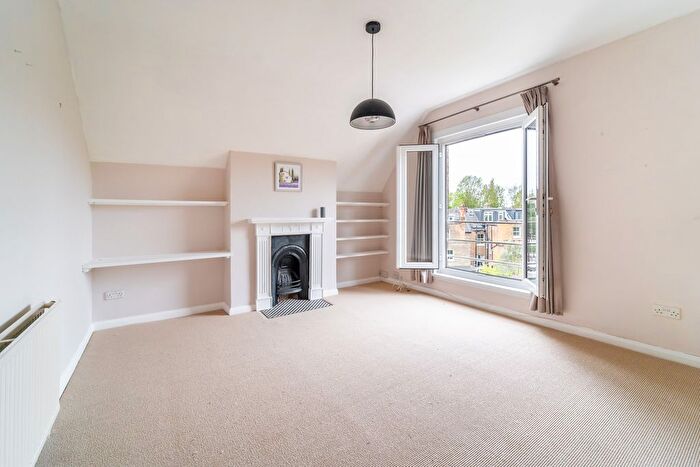 1 Bedroom Flat For Sale In Ferme Park Road, Stroud Green, N4