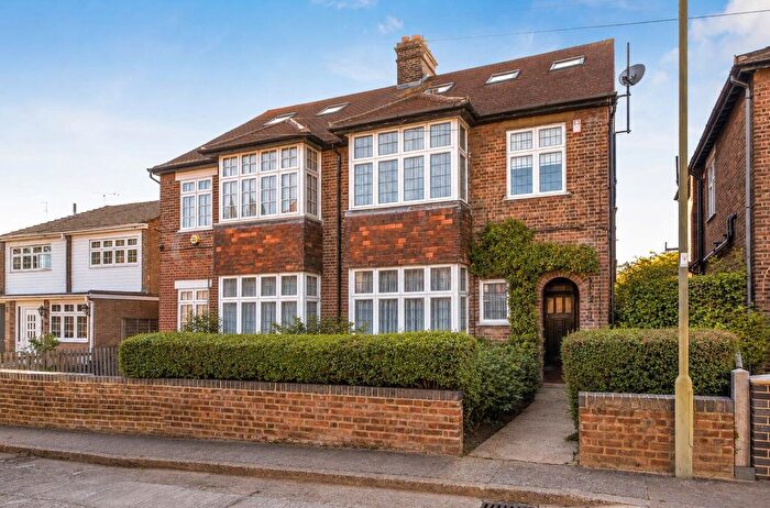 5 Bedroom Semi Detached House For Sale In Sunnydale Gardens, Mill Hill, NW7