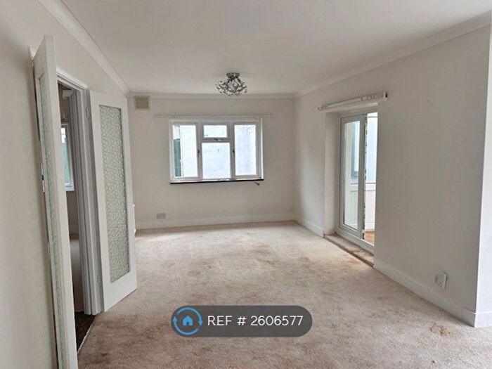 2 Bedroom Bungalow To Rent In Kings Avenue, Broadstairs, CT10