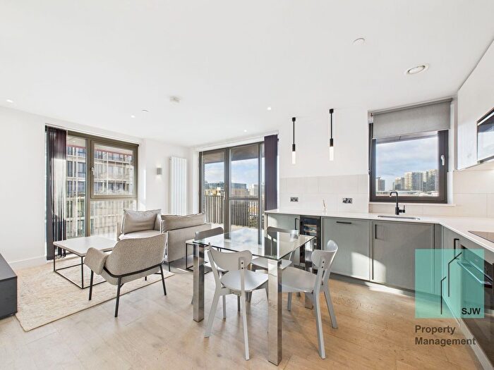 2 Bedroom Flat To Rent In Windsor Square, London, SE18