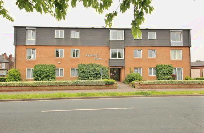 2 Bedroom Flat To Rent In The Courtneys, Selby, YO8