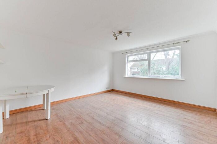 2 Bedroom Flat To Rent In Devana End, Hackbridge, Carshalton, SM5