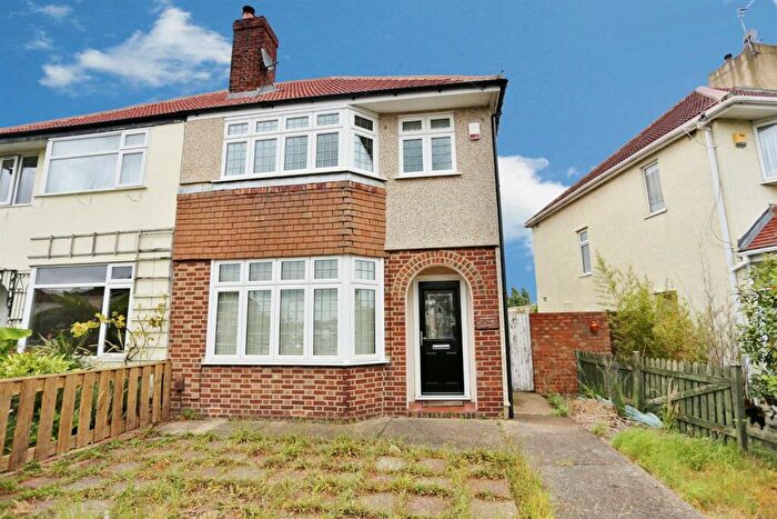 3 Bedroom Semi-Detached House To Rent In Brook Street, Erith, Kent, DA8