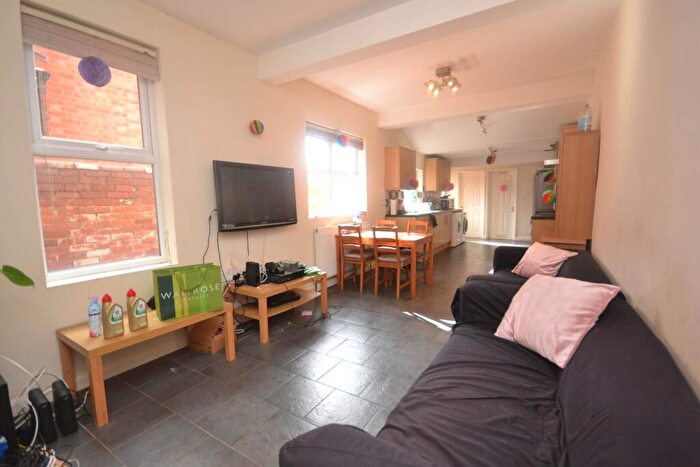 8 Bedroom Terraced House To Rent In College Road, Reading, RG6