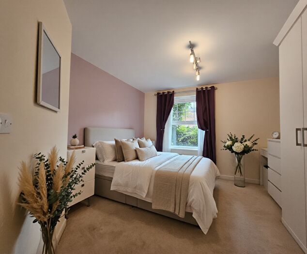 1 Bedroom Flat To Rent In Ground Floor Flat, Yenston Close, Morden, SM4