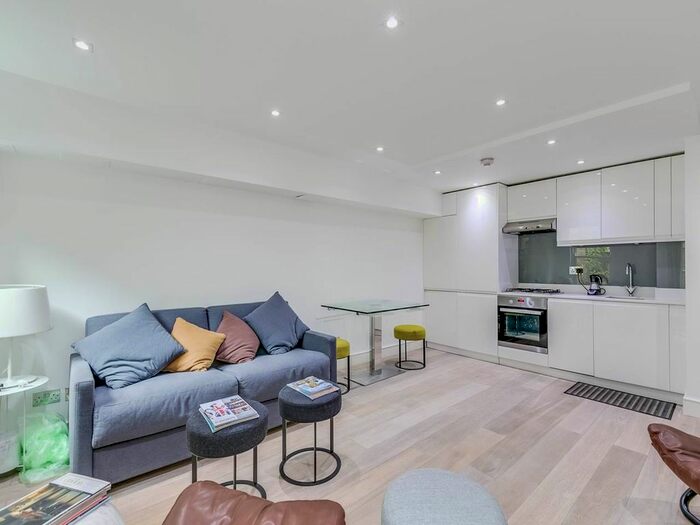 2 Bedroom Flat To Rent In Knaresborough Place, London, SW5