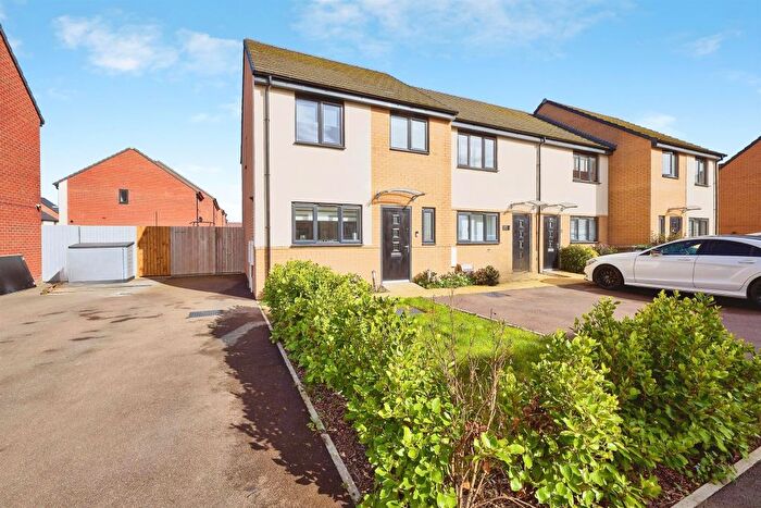 3 Bedroom End Terrace House For Sale In Noble Close, Peterborough, PE4