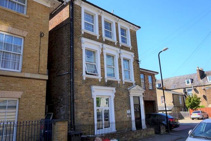 1 Bedroom Flat To Rent In Clifton Road, Slough, SL1