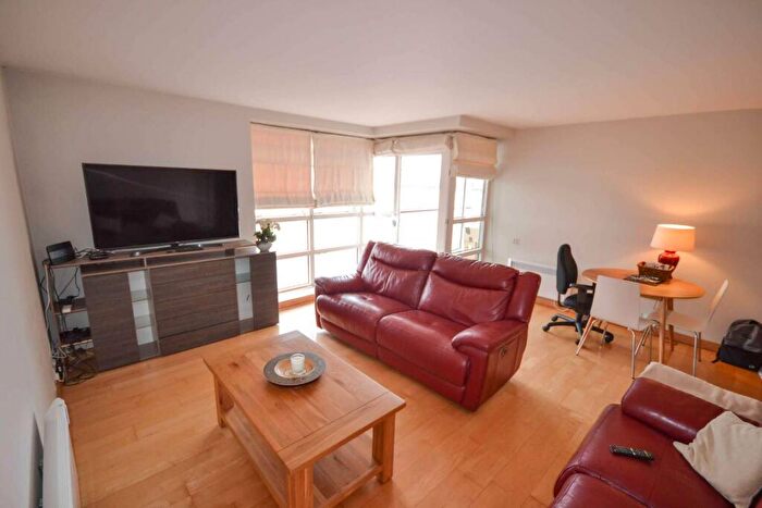 2 Bedroom Flat To Rent In Anchorage Point, Canary Wharf, London, E14