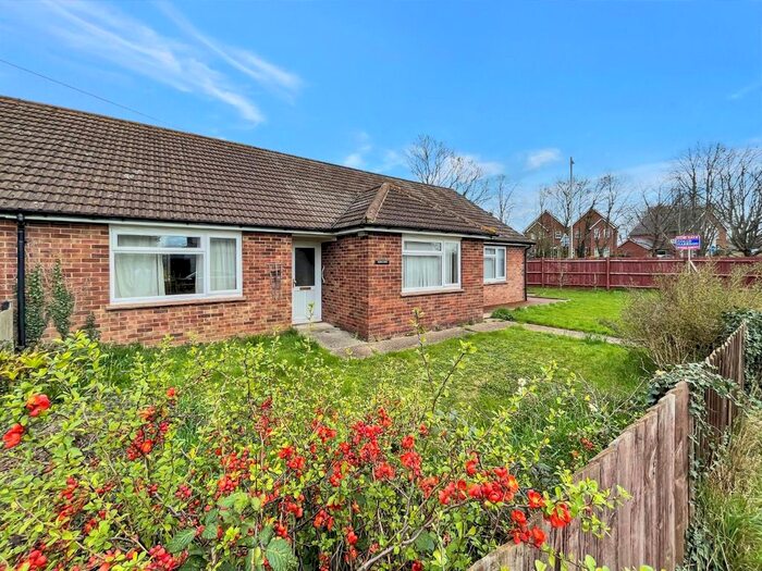 3 Bedroom Semi-Detached House To Rent In Grosvenor Road, Kennington, Ashford, TN24