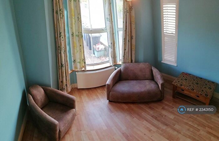 2 Bedroom Flat To Rent In Totteridge Road, High Wycombe, HP13