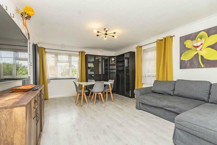 2 Bedroom Flat To Rent In Alexandria Road, London, W13