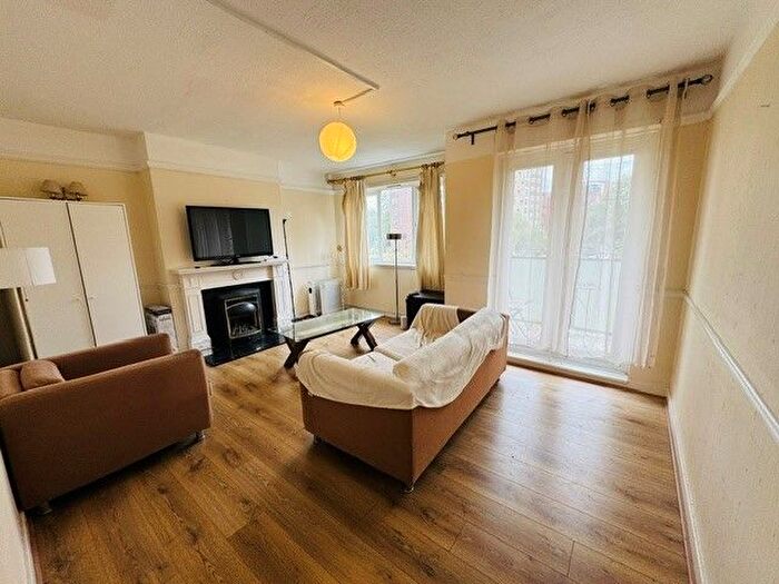 3 Bedroom Flat To Rent In Shaftesbury Court, Shaftesbury Street, London, N1