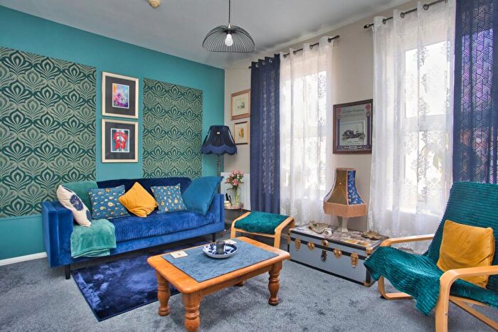 2 Bedroom Maisonette For Sale In Folkestone Road, Dover, Kent, CT17