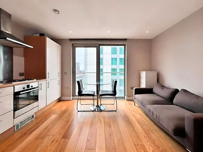 Studio To Rent In Bute Terrace, Cardiff, CF10