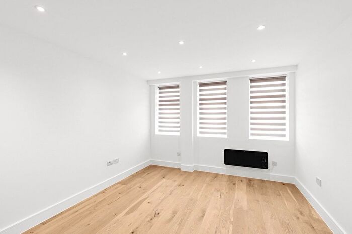 1 Bedroom Flat To Rent In London Road, Sittingbourne, Kent, ME10