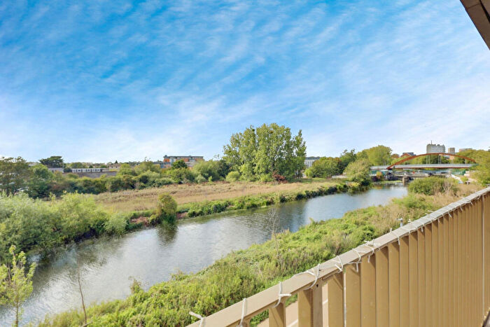 2 Bedroom Apartment For Sale In Wharf Road, Chelmsford, CM2