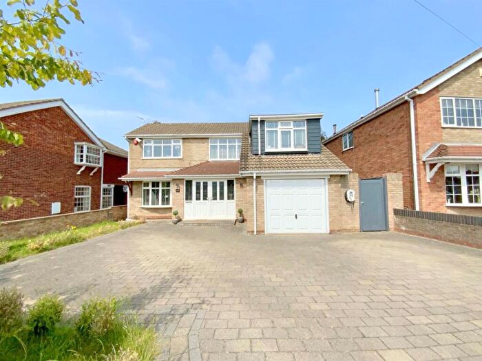4 Bedroom Detached House For Sale In Chichester Road, Cleethorpes, DN35